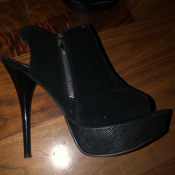 Black heels - Picture 3 of 7